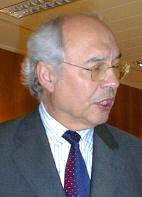Prof. Dr. Franz Adlkofer, wissenschaftlicher Direktor der Verum-Stiftung für Verhalten und Umwelt. Die Aufnahme entstand beim ersten so genannten Mobilfunk-Kamingespräch der Umweltakademie, München, am 5. Dezember 2003