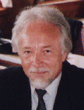 Dr. rer nat Ulrich Warnke betreibt seit 1969 Forschung auf dem Gebiet der Wirkungen elektrischer, magnetischer, elektrostatischer longitudinaler und elektromagnetischer transversaler Schwingungen und Felder, einschlielich Licht, auf Organismen. Foto: hese-project